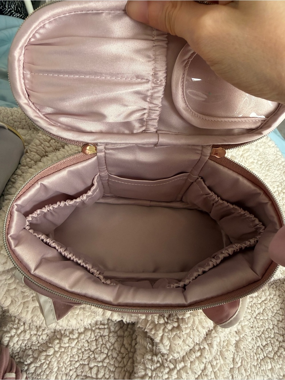 Small travel bags with many compartments inside bundle - Picture 2 of 5
